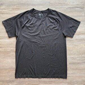 VRST Mens Performance Athletic Shirt XL Gray Short Sleeve Workout Gym Tee EUC